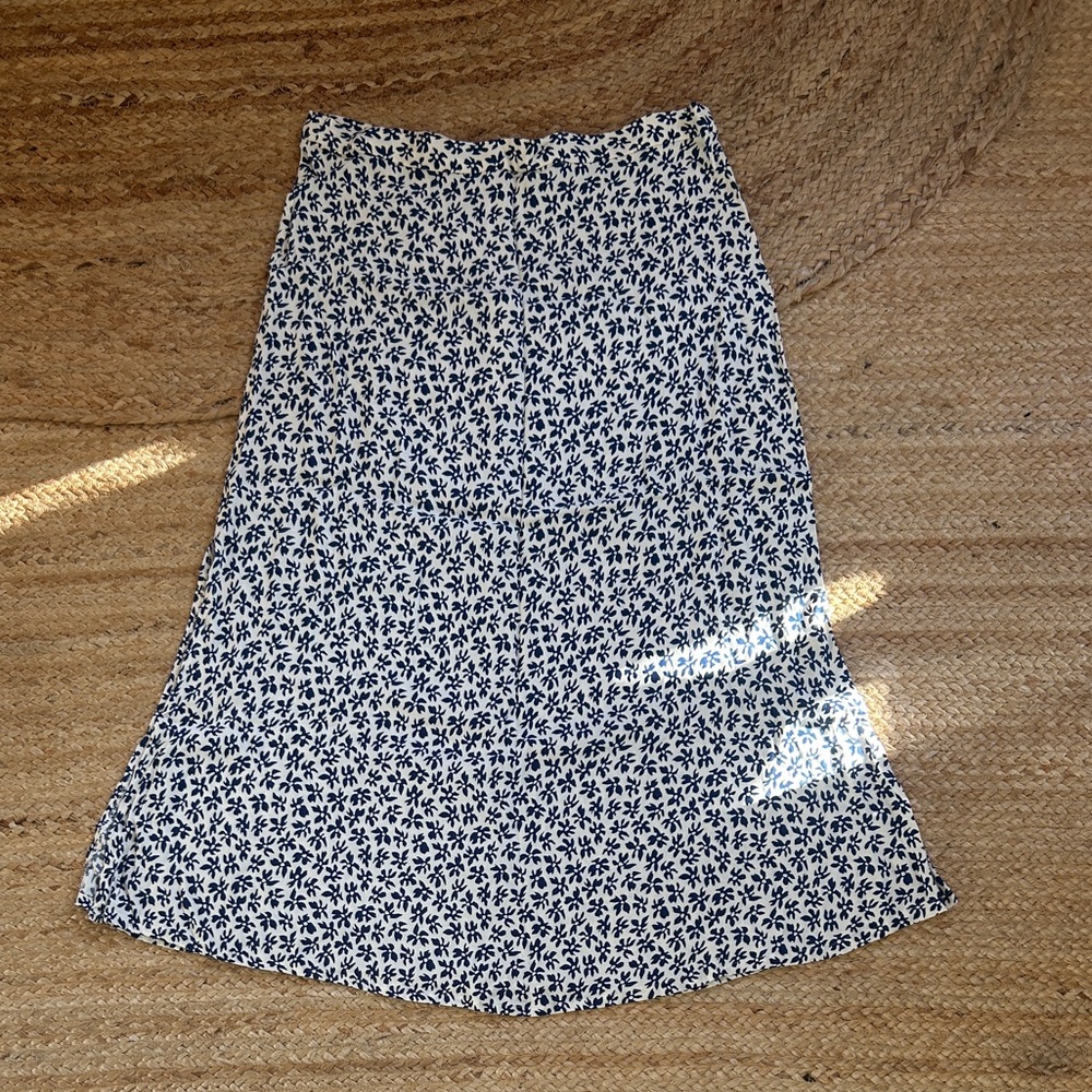 *Read Description *Reformation Blue & White Floral Midi Skirt